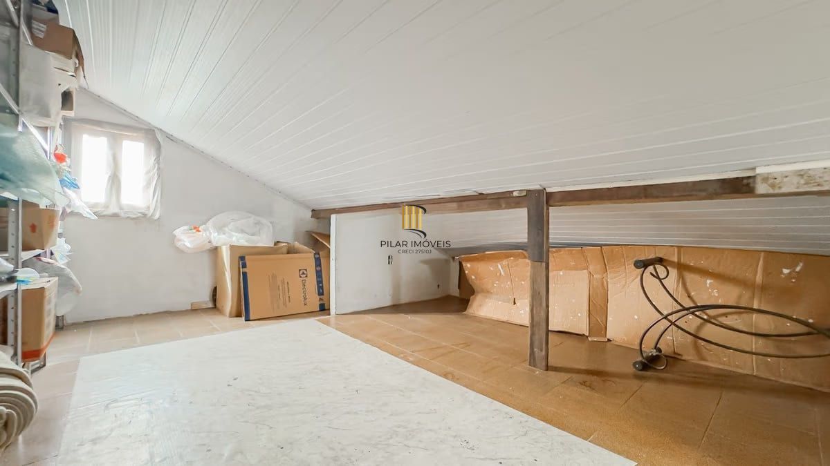 Sobrado de 3 dormitórios e 91m² à venda em Parque Santa Fé, Porto Alegre.