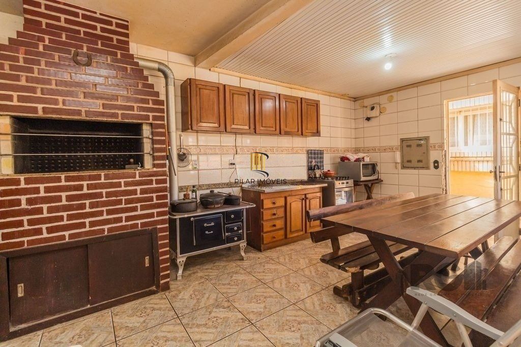 Casa 224m² - 3 dormitórios, 4 vagas no bairro Parque Santa Fé