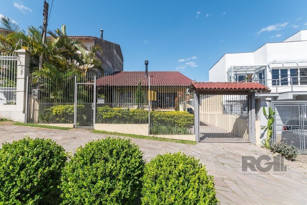 Casa de 3 dormitórios no bairro Chácara das Pedras