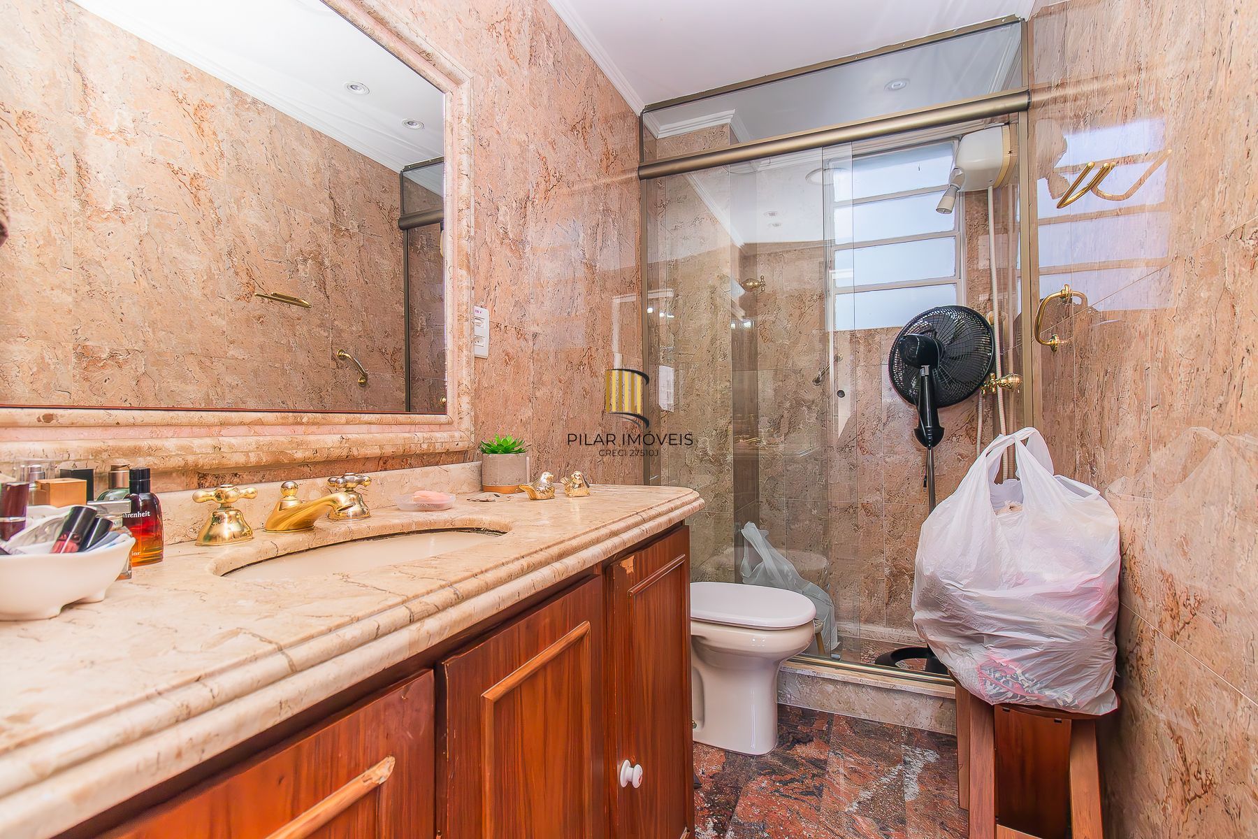 Apartamento para Venda - 103m², 3 dormitórios, sendo 1 suites, 1 vaga - Centro