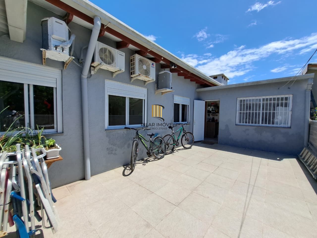 Casa com 04 dormitórios e piscina na praia de Imbé/ RS.