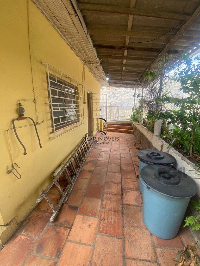 Casa 4 dormitórios no bairro Nonoai