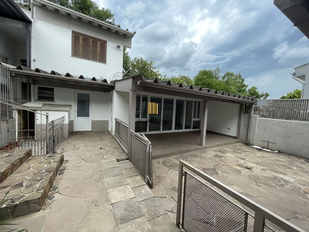 Casa 6 dormitórios no bairro Partenon