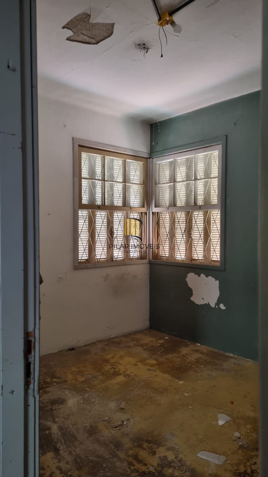 Casa com boa área de terreno no Teresópolis