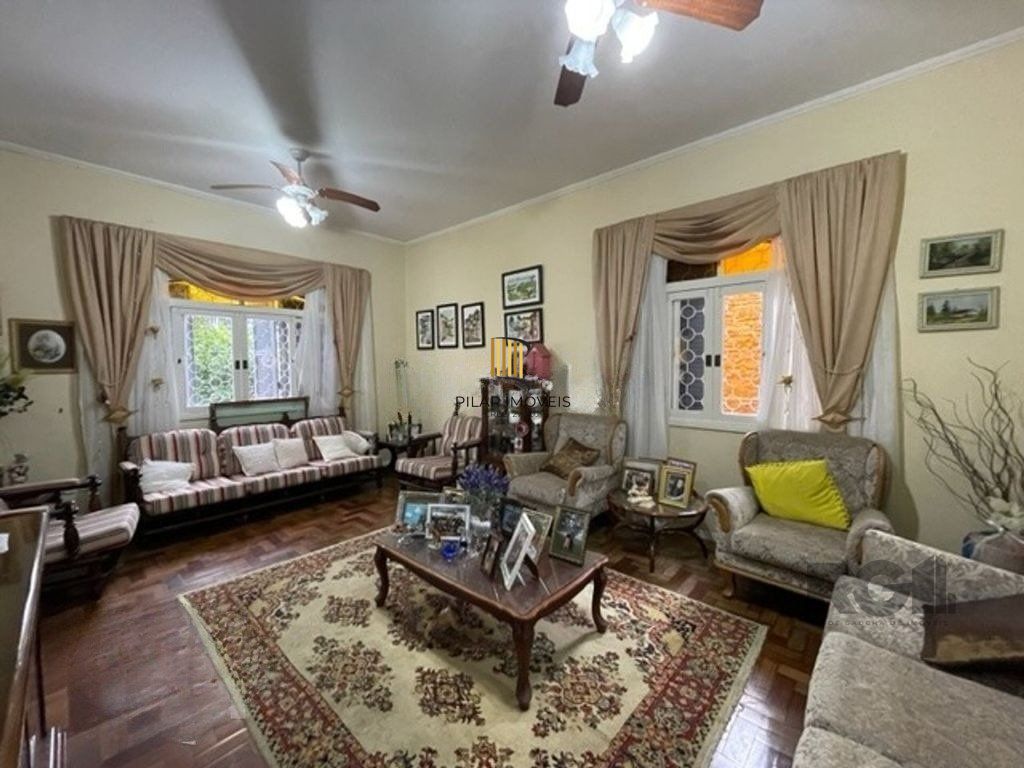 Casa 4 dormitórios no bairro Santa Tereza