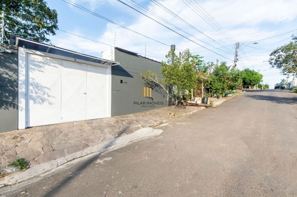 Casa de 2 dormitórios à venda no Bairro na Lomba do Pinheiro - Porto Alegre
