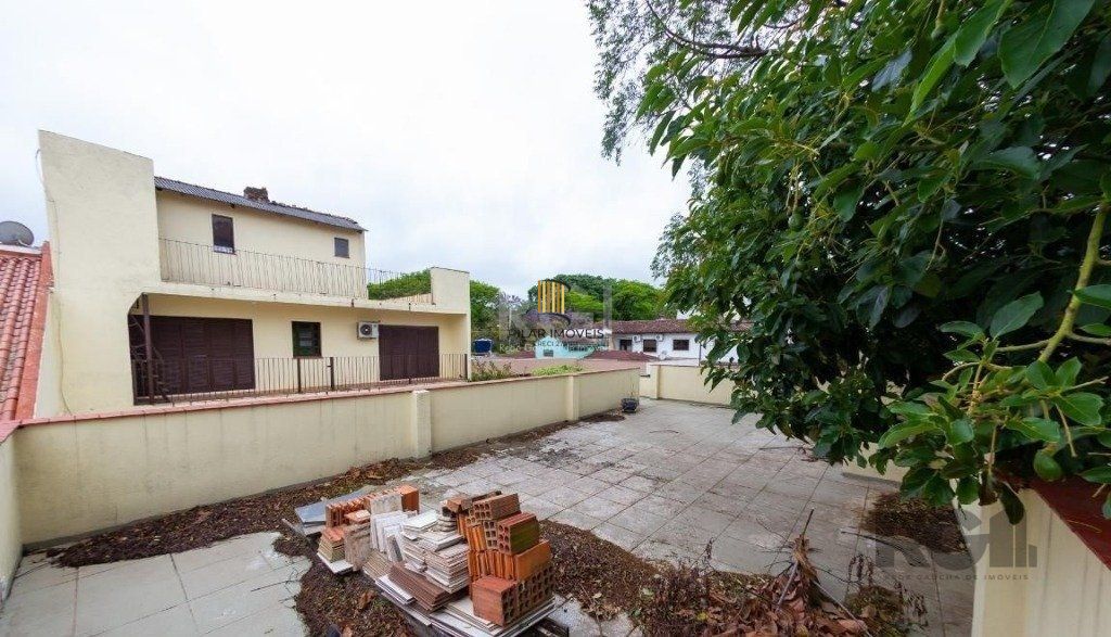 Casa para Venda - 450m², 4 dormitórios, sendo 3 suites, 5 vagas - Nonoai