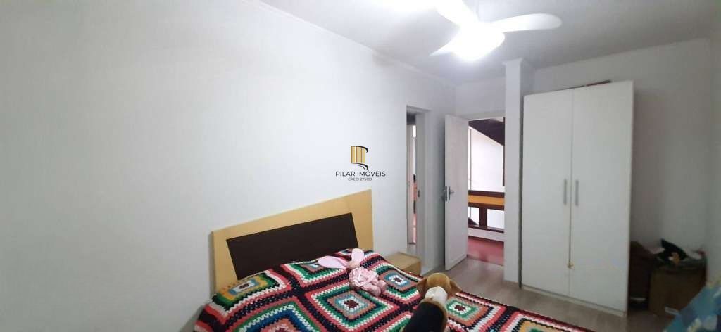 VENDE – AMPLA CASA RESIDENCIAL COM PISCINA E 5 VAGAS