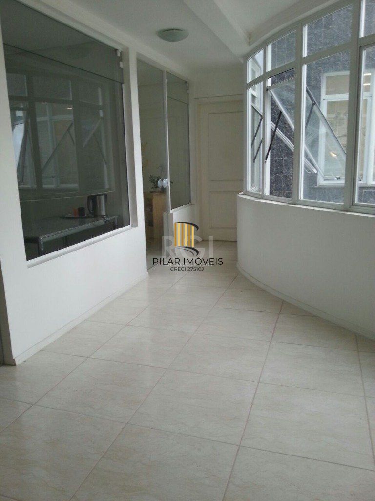 Sala Conjunto com 133.25m² com 3 vagas no Partenon !!!