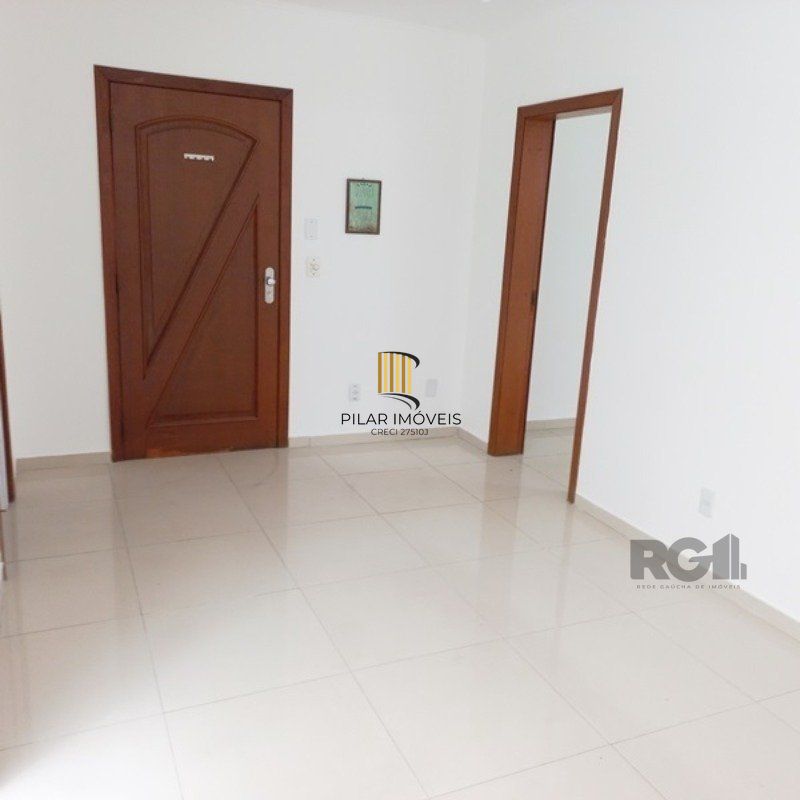 Apartamento GARDEN com dois pátios  privativas,  1 dormitório, sala, cozinha, 1 banheiro   na Av. Getúlio Vargas.