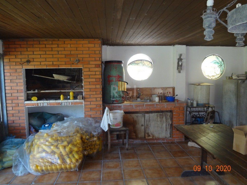 Casa para Venda - 250m², 3 dormitórios,  - Medianeira