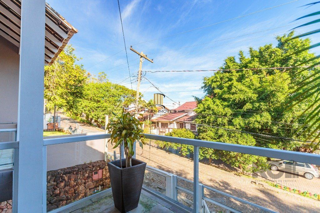 Casa 3 dormitórios no bairro Nonoai