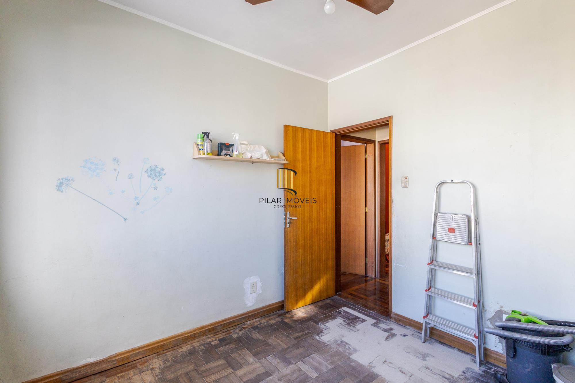 Apartamento de 02 dormitórios no bairro Petropolis em Porto alegre/RS.
