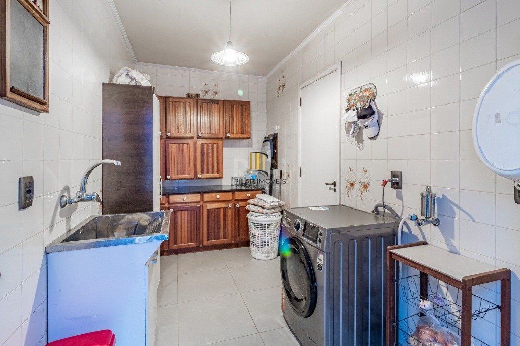 Casa de 3 dormitórios e 4 vagas de garagem no bairro Jardim Itu