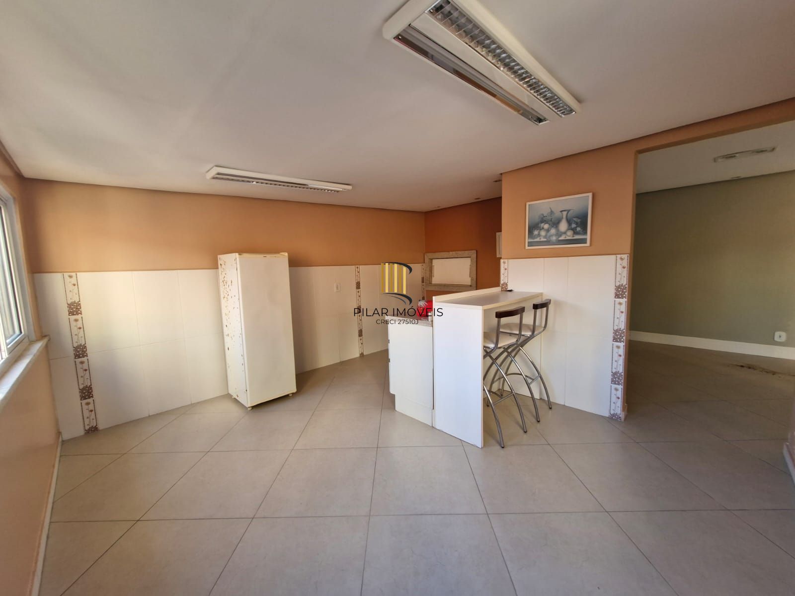 Ampla cobertura com 123m², 2 dormitórios, 1 vaga coberta por convenção.