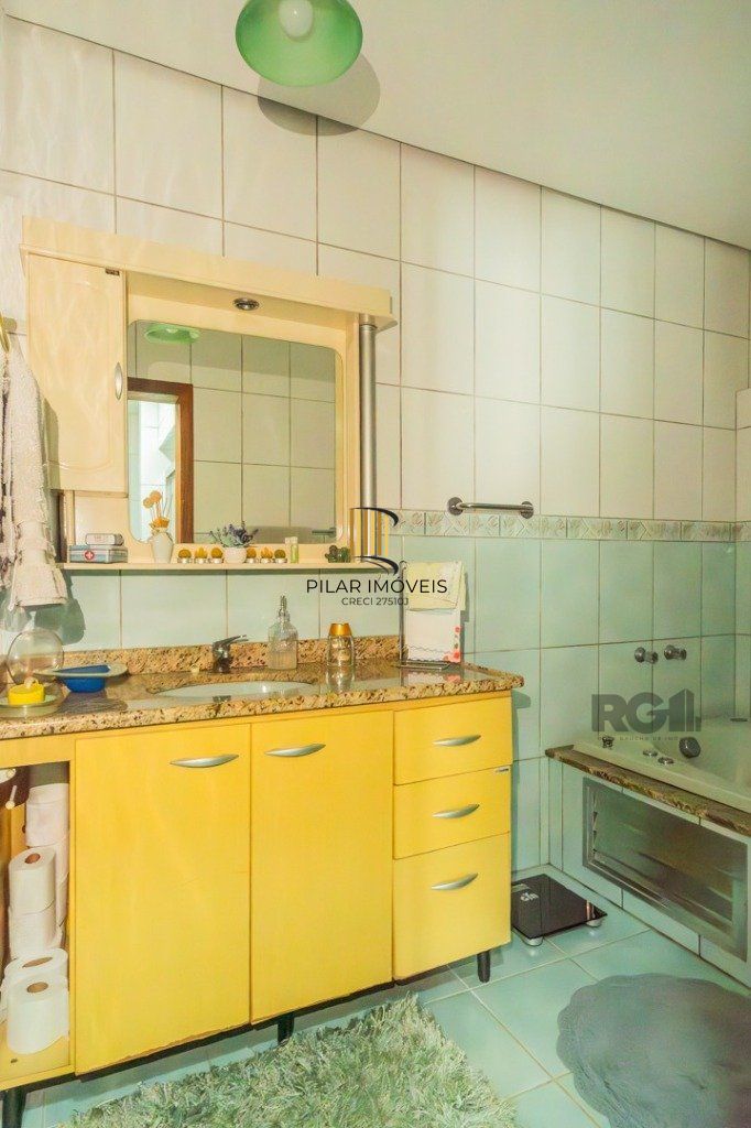 Casa 3 dormitórios no bairro Medianeira