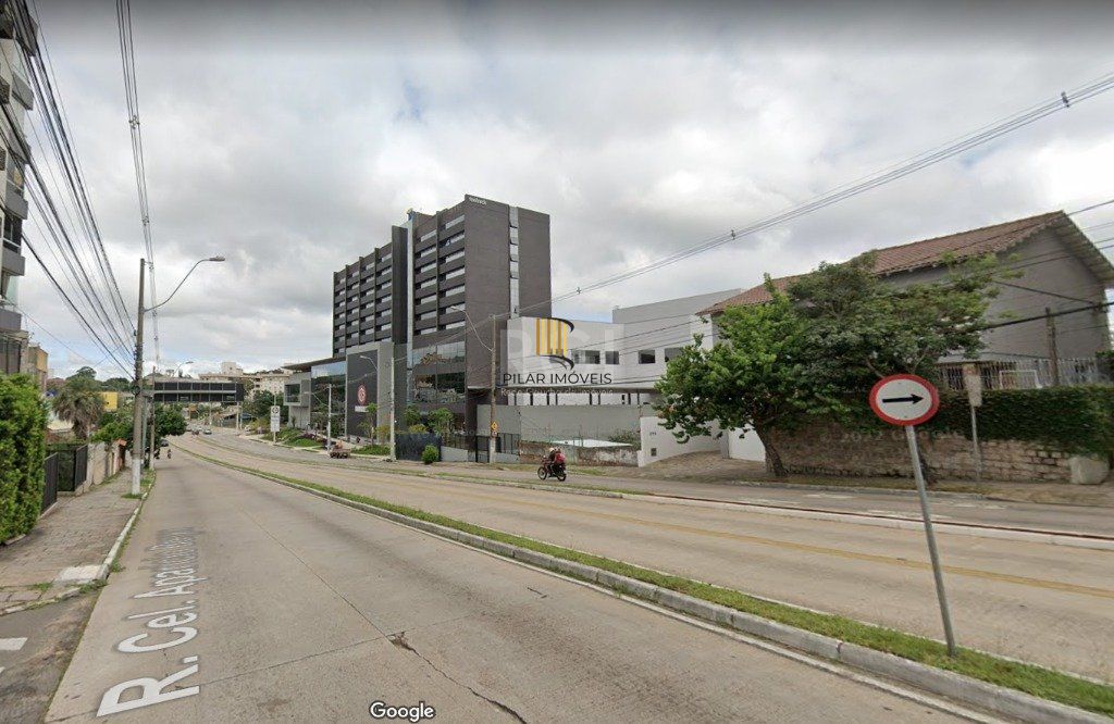 Casa 7 dormitórios no bairro Glória