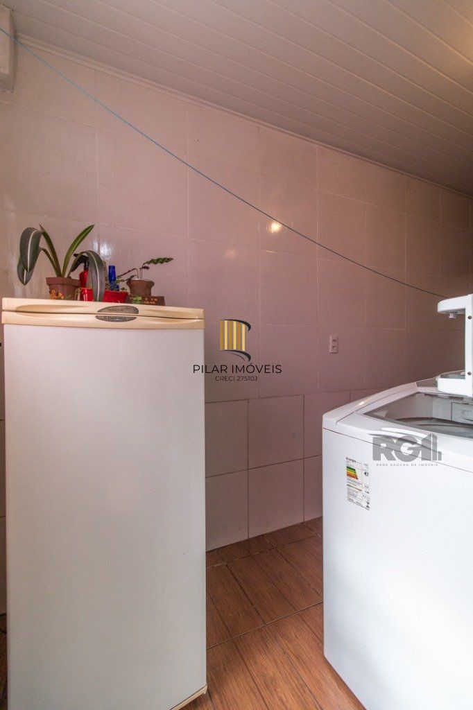 Casa com 3 dormitórios e 3 vagas no bairro Santa Tereza