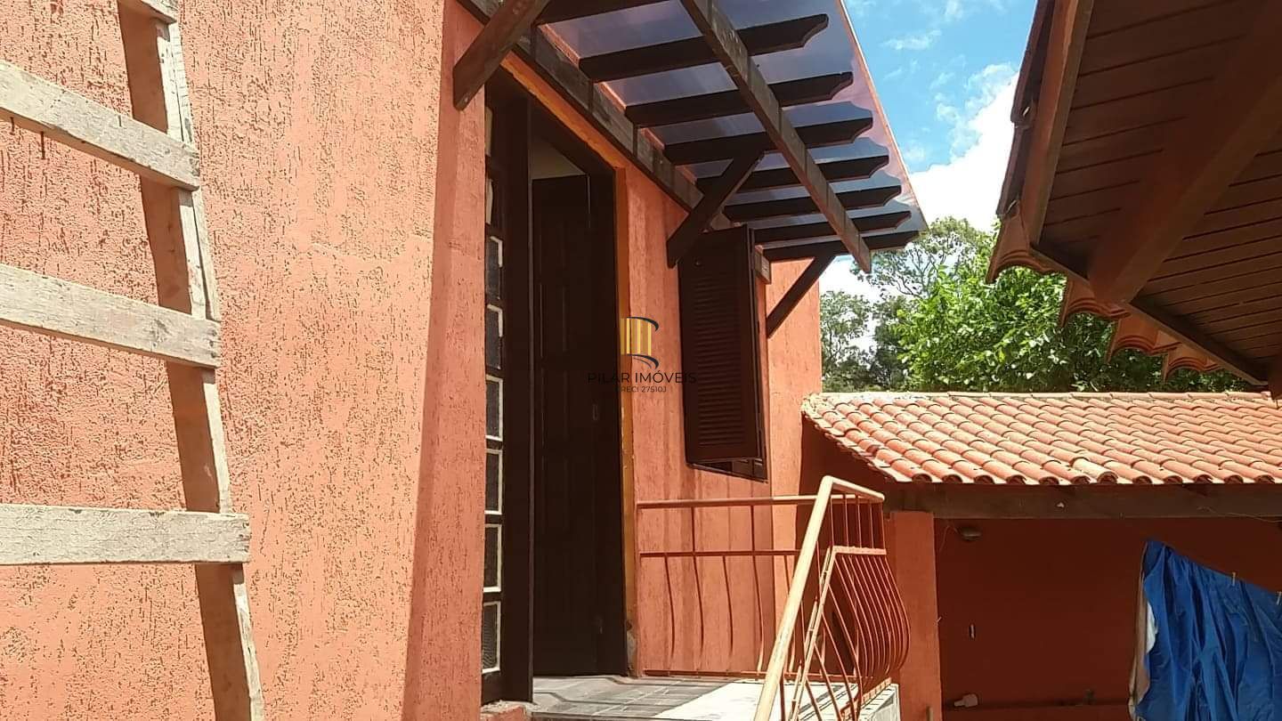 Casa à venda com piscina no bairro Glória, Zona Sul de Porto Alegre – 207m² construídos, pátio amplo e excelente potencial residencial