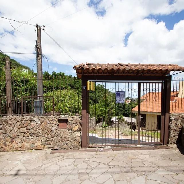 Casa à Venda na Rua da Gruta – 241,99m² – Próxima ao Hospital Divina Providência