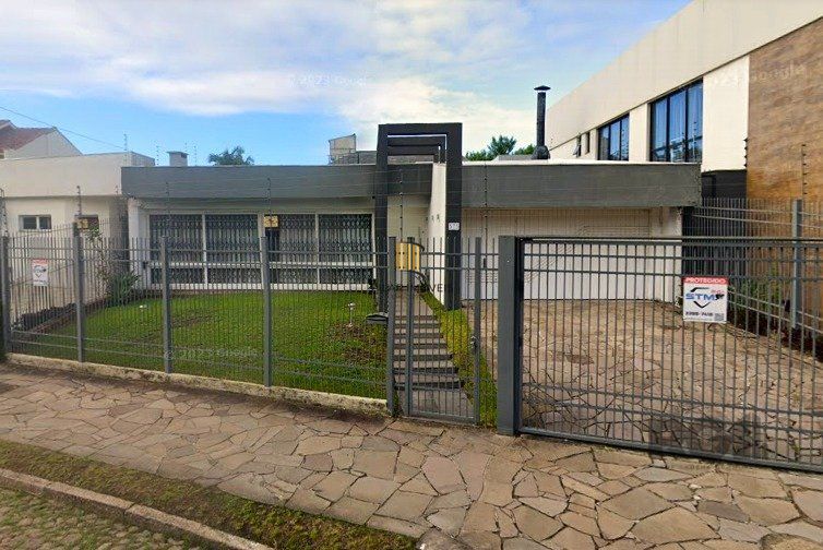 Casa 221m² - 3 dormitórios, 1 suíte, 4 vagas de garagem no bairro Vila Assunção