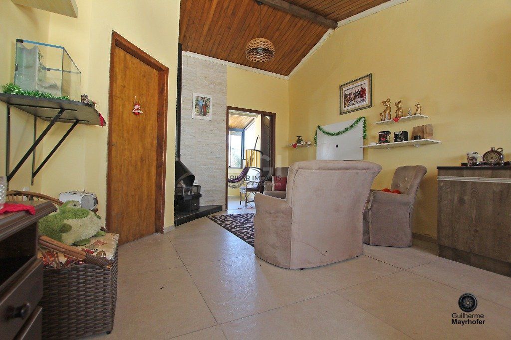 Casa para Venda - 300m², 6 dormitórios, sendo 1 suites, 3 vagas - Menino Deus