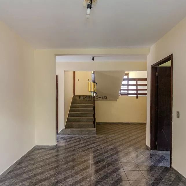 Casa à Venda na Rua da Gruta – 241,99m² – Próxima ao Hospital Divina Providência