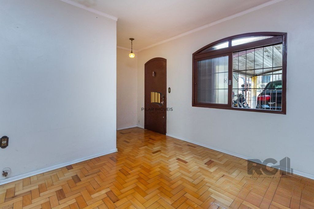 Casa de 4 dormitórios no bairro Camaquã