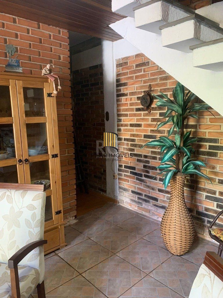 Casa 4 Dormitório(s) Bairro Nonoai