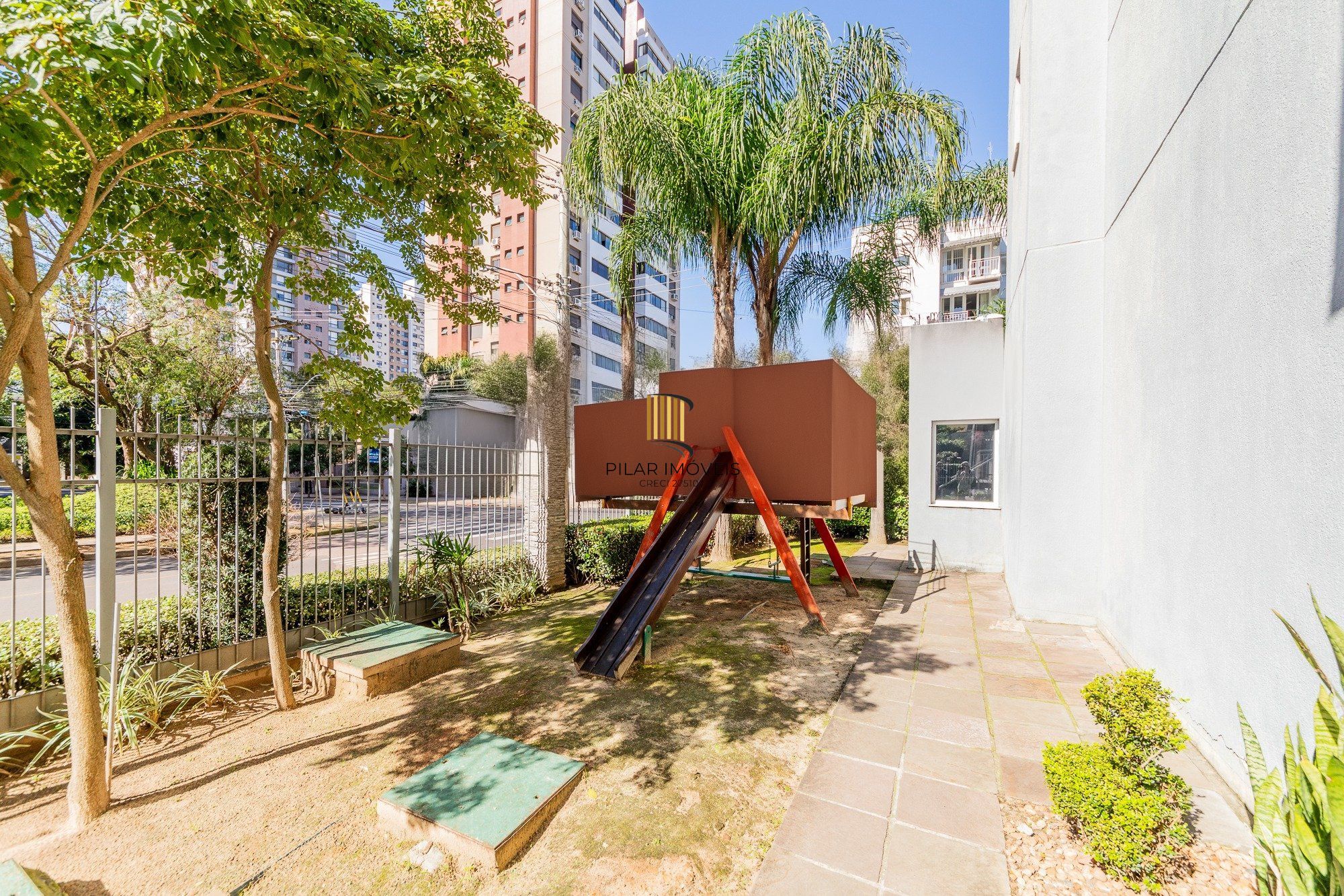 Apartamento com 3 quartos e 79m² à venda em Passo da Areia - Rua Bezerra De Menezes, Passo Da Areia, Porto Alegre