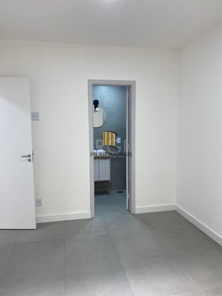 Apartamento térreo - 1 suíte, pátio e lavabo no bairro Petrópolis