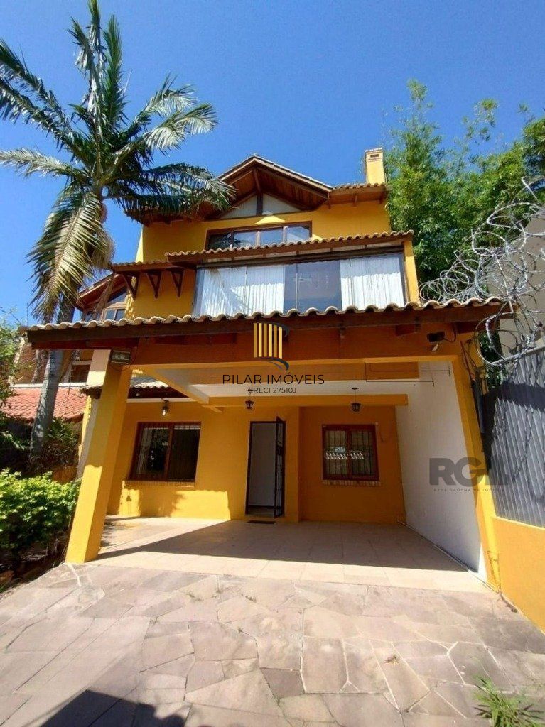 Casa de 3 dormitórios no bairro Ipanema - Porto Alegre