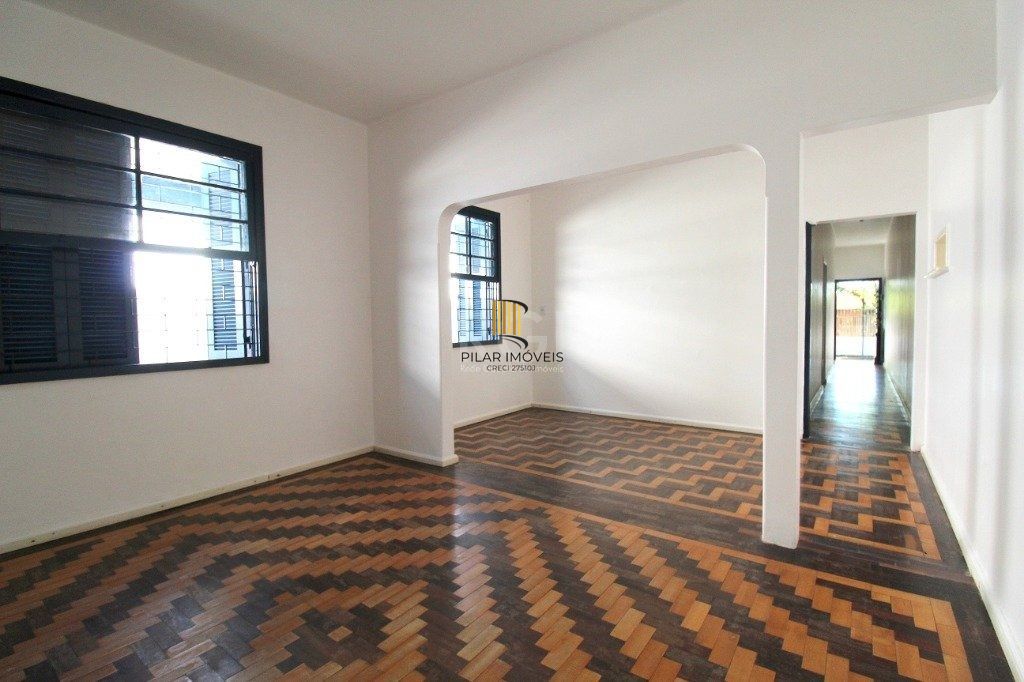 Casa 6 dormitórios no bairro Teresópolis