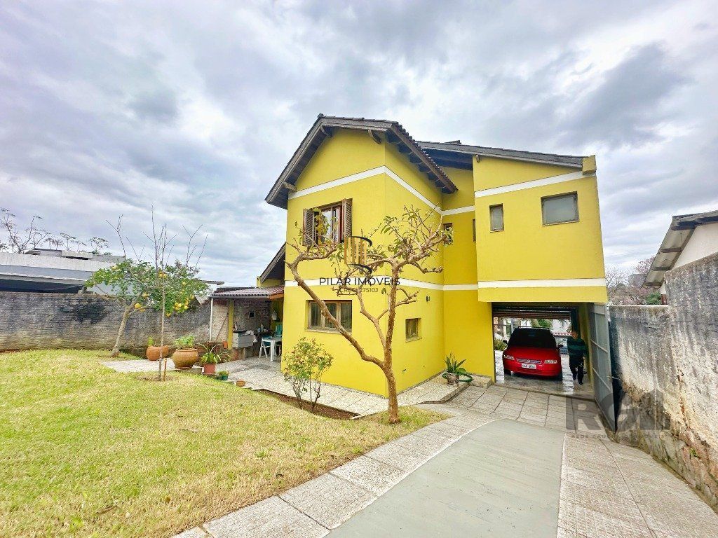 Casa 3 dormitórios no bairro Nonoai