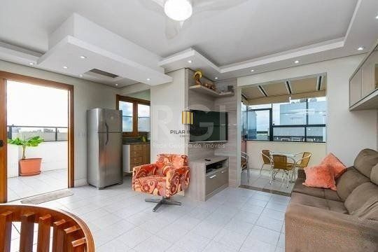 EXCELENTE COBERTURA COM 2 DORMITÓRIOS, PISCINA E 1 VAGA DE GARAGEM.