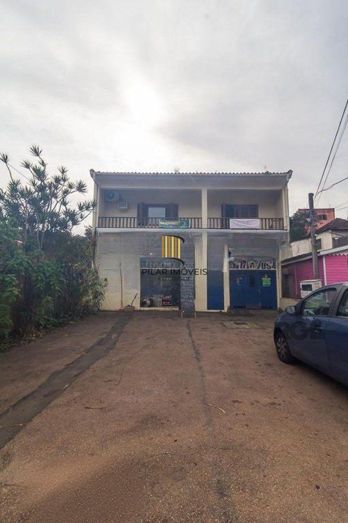 Casa 3 dormitórios no bairro Glória