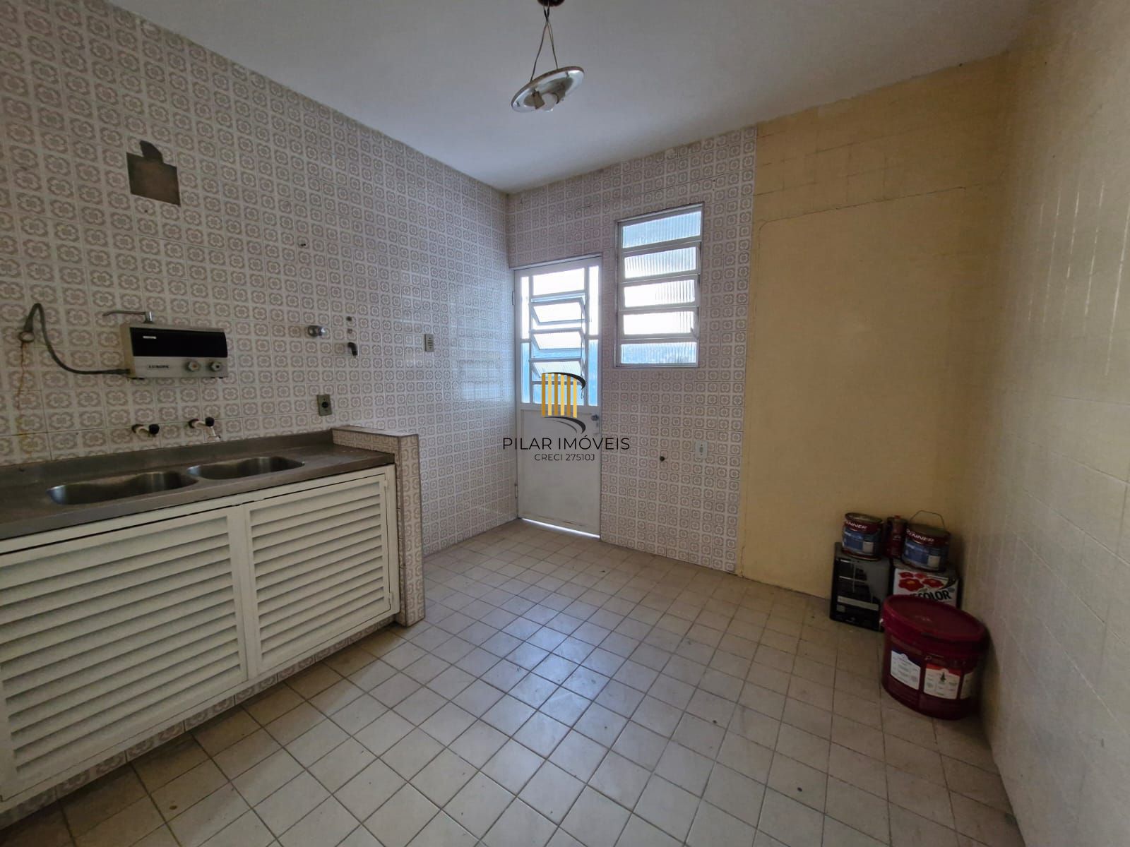 Casa 3 dormitórios, 3 banheiros, bairro Teresópolis.