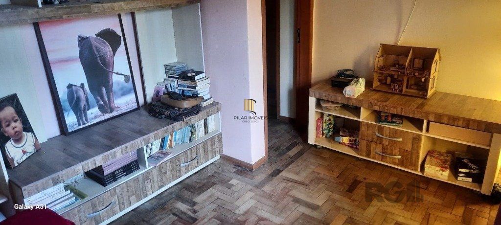 Casa de 4 quartos com 243,58m² no Bairro Lomba do Pinheiro