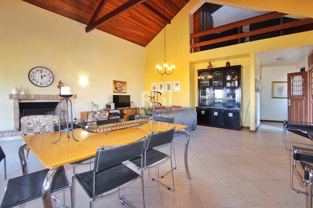 Casa para Venda - 269.06m², 4 dormitórios, sendo 2 suites, 5 vagas - Teresópolis