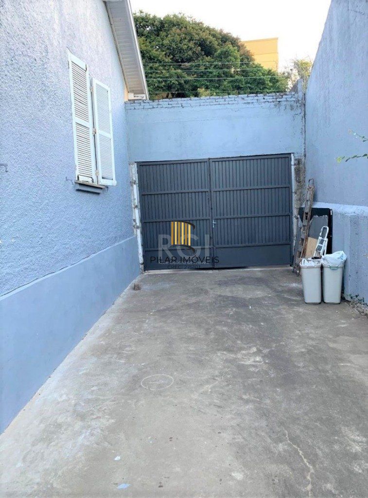 Casa de 67m², 2 dormitórios, 3 vagas no bairro Passo Da Areia
