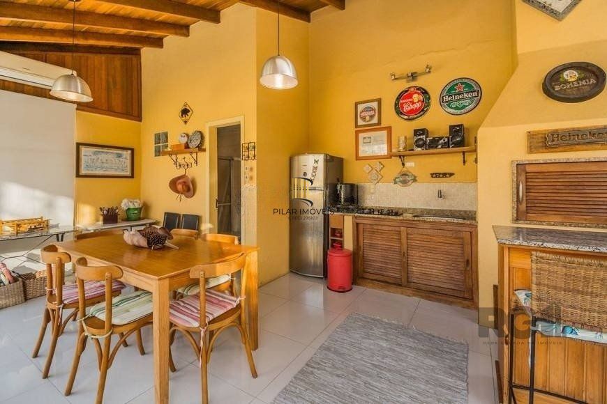 Casa 279m² - 4 dormitórios, 3 vagas no bairro Santa Tereza