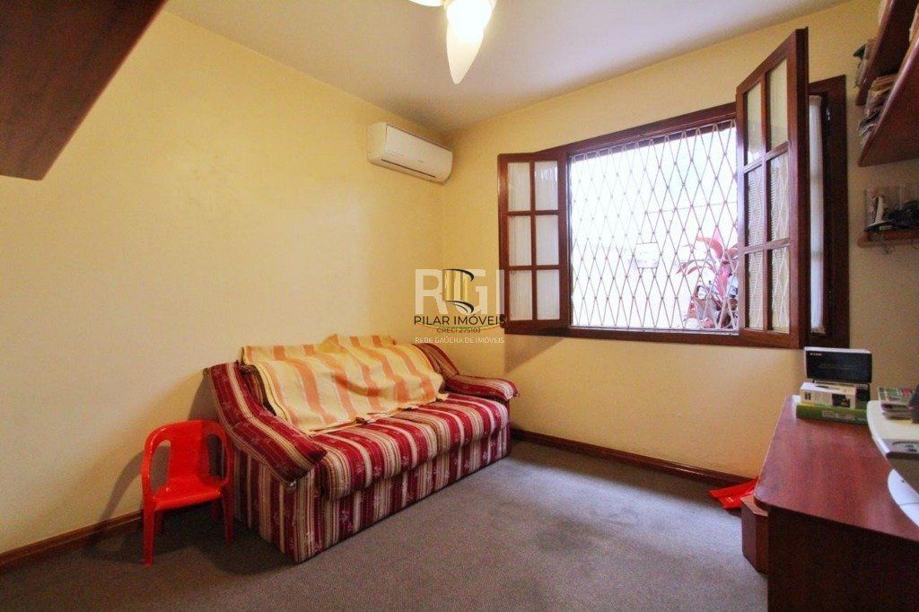 Casa para Venda - 250m², 3 dormitórios, 1 vaga - Teresópolis