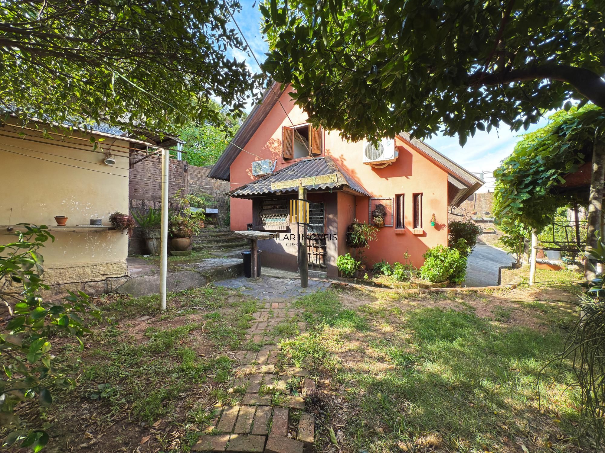 Casa residencial, 2 dormitórios no bairro Teresópolis