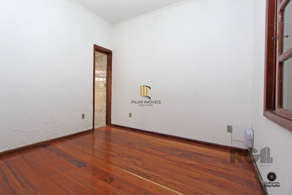 Casa com 5 suítes, 7 banheiros, 4 vagas no bairro Partenon