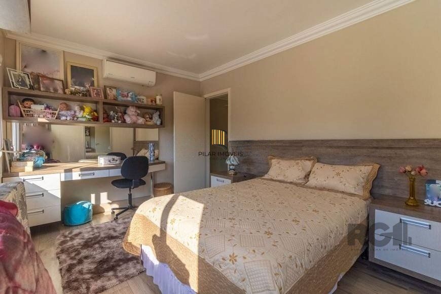 Casa 280m² - 3 dormitórios, 1 suíte, 2 vagas no bairro Jardim Itú