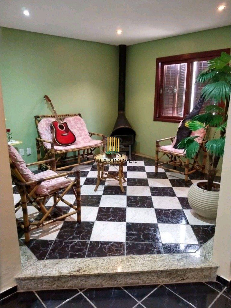 Casa para Venda - 320m², 4 dormitórios, 2 vagas - Vila Nova