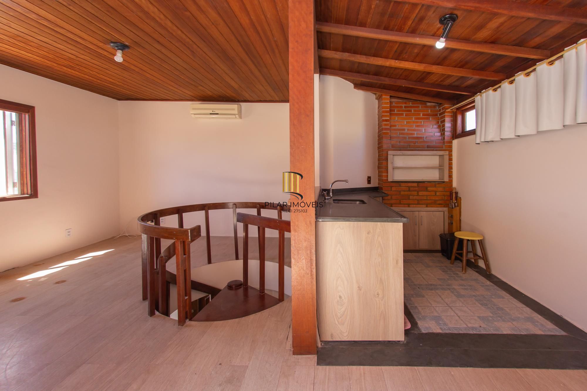 Cobertura de 02 dormitorios no bairro Medianeira- Porto Alegre /RS