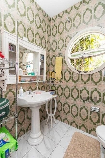 CASA PRÓXIMA AO PONTAL, com 5 vagas, 3 dormitórios!