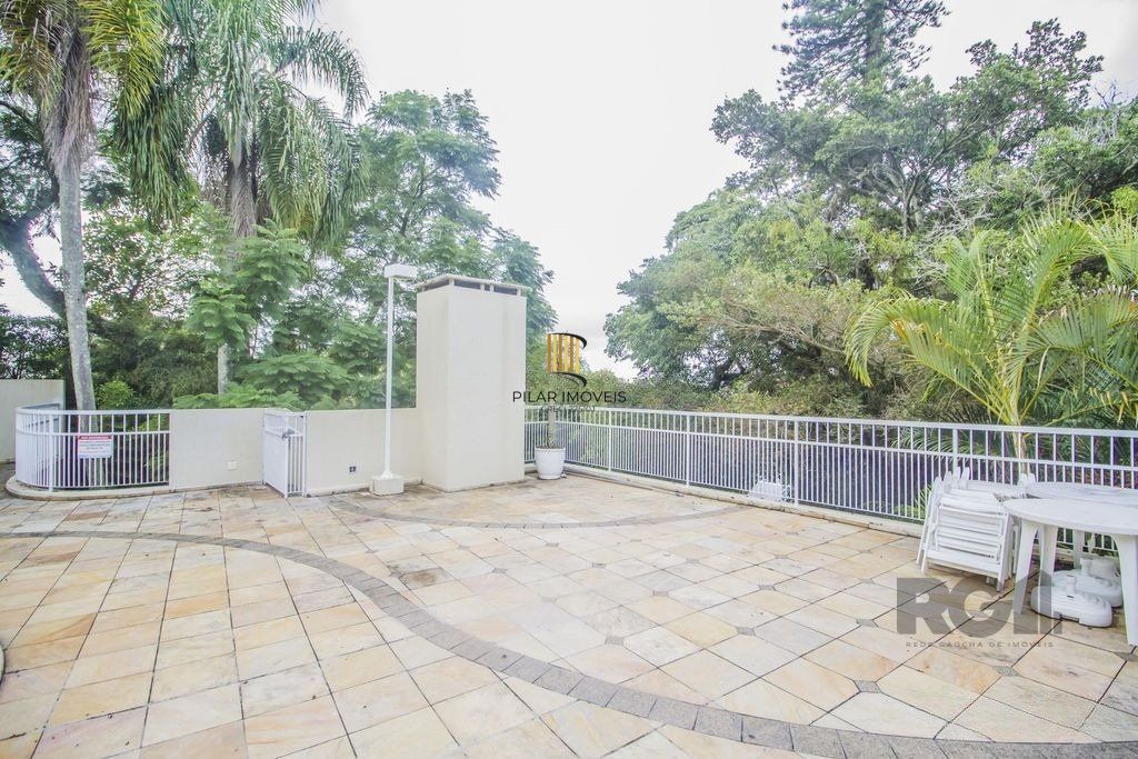 Casa em condomínio com 245m² - 3 dormitórios, 2 vagas no bairro Pedra Redonda