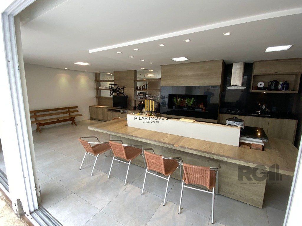 Casa 189m² - 3 suítes, piscina, 5 vagas no bairro Teresópolis